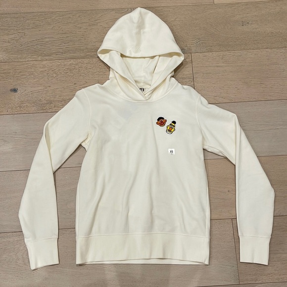 KAWS X SESAME STREET COLLAB SWEATSHIRT - Picture 2 of 5